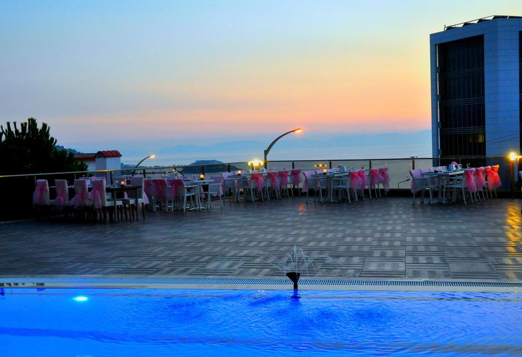 Comfort Ada Class Hotel คูซาดาซี ภายนอก รูปภาพ