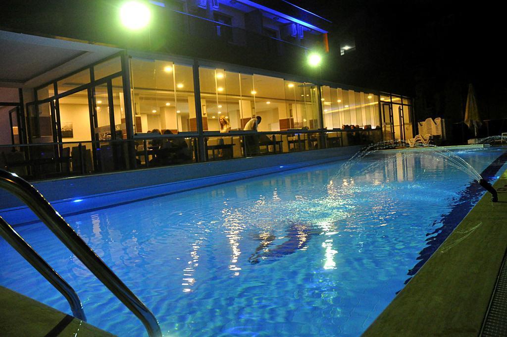 Comfort Ada Class Hotel คูซาดาซี ภายนอก รูปภาพ
